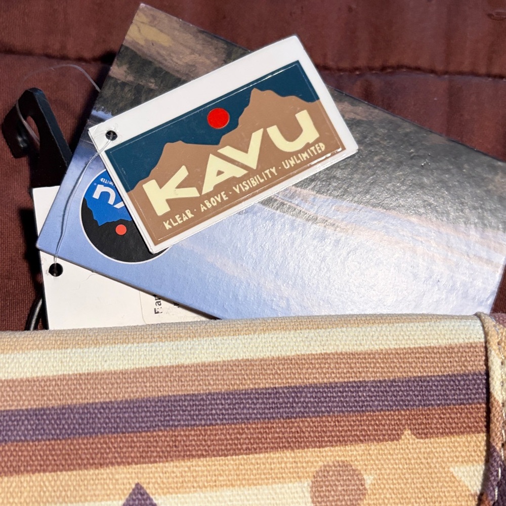 Wallet by Kavu Brand.  NWT! - Picture 3 of 15